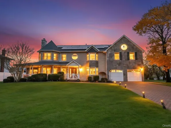 277 Clocks Boulevard, Massapequa, NY 11758