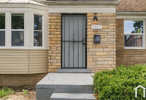 5th image of 8637 Carlin St