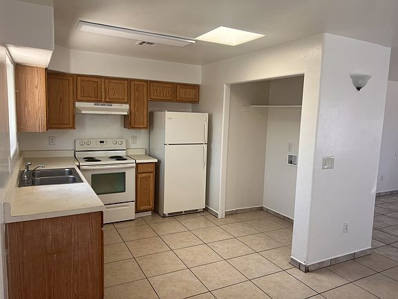 2nd image of 426 W Pennsylvania Dr #1