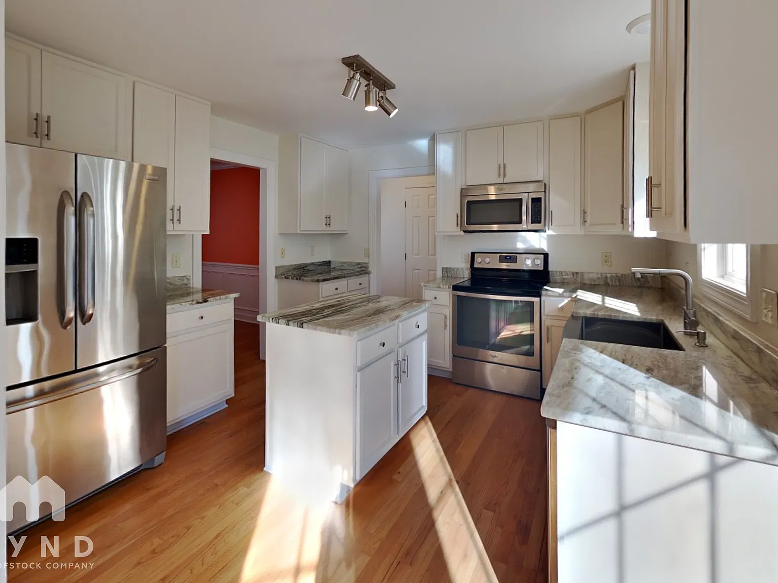 3 bed, 2.5 bath, 1614 sqft, $2,100 — Photo 2
