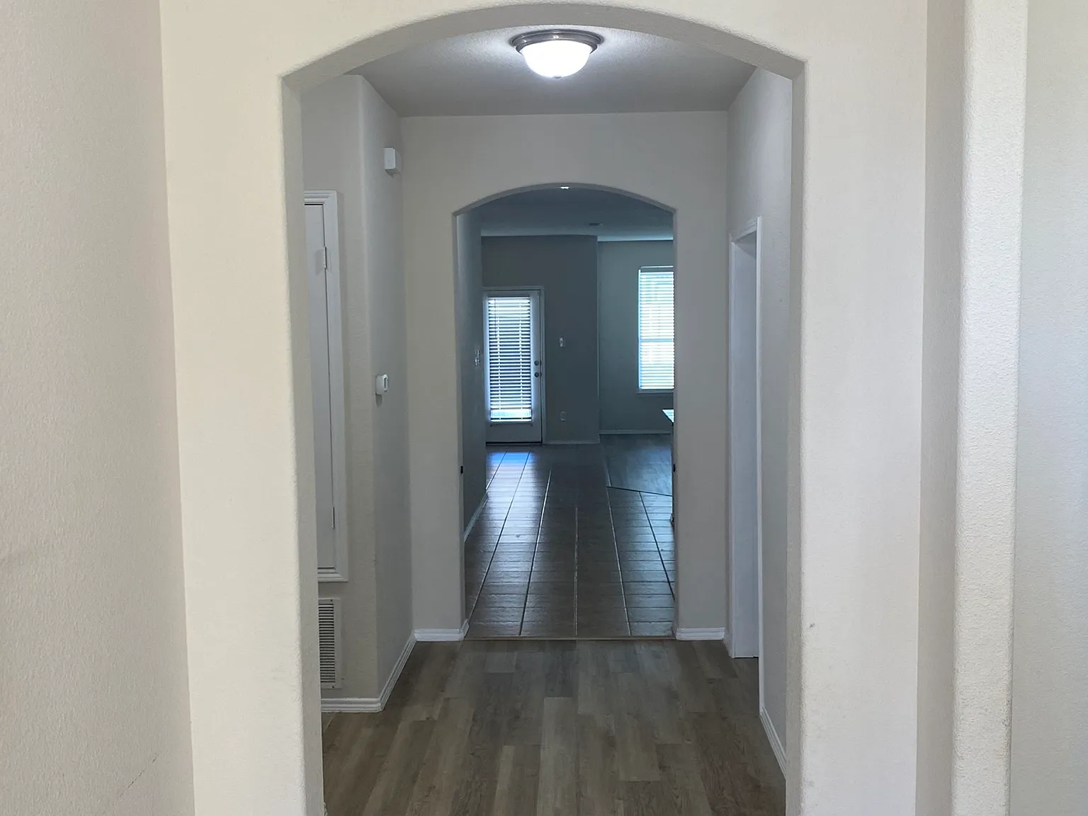 3 bed, 1924 sqft, $2,400 — Photo 3