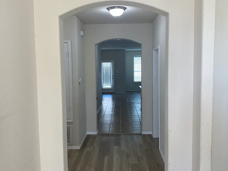 9145 Blackstone Dr — Photo 3