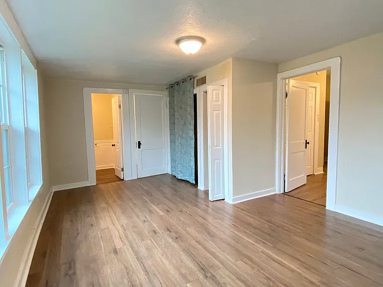 904 N Main St — Photo 12
