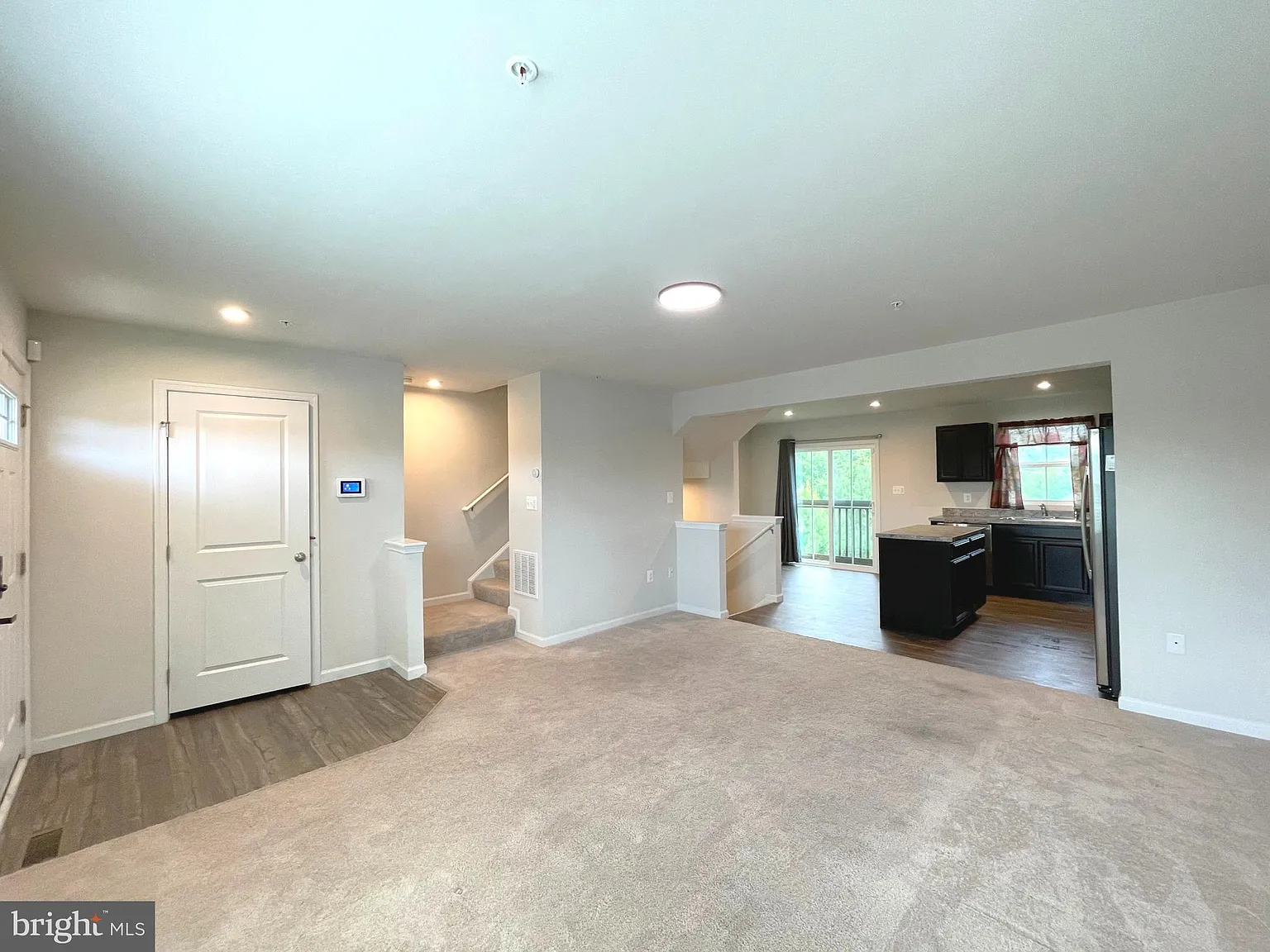 3 bed, 2.5 bath, 1220 sqft, $2,150 — Photo 4