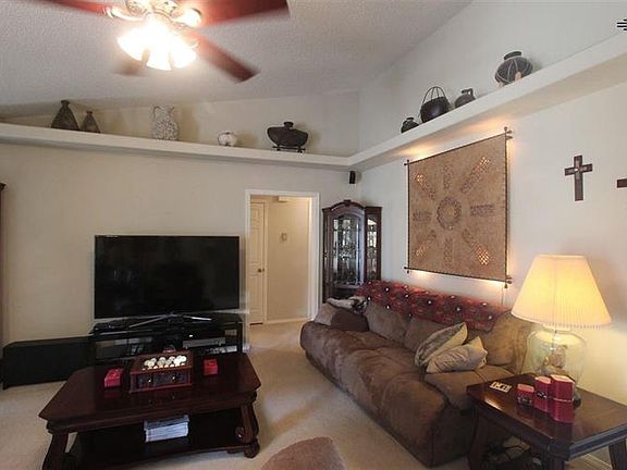 5th image of 1109 Rosewood Dr