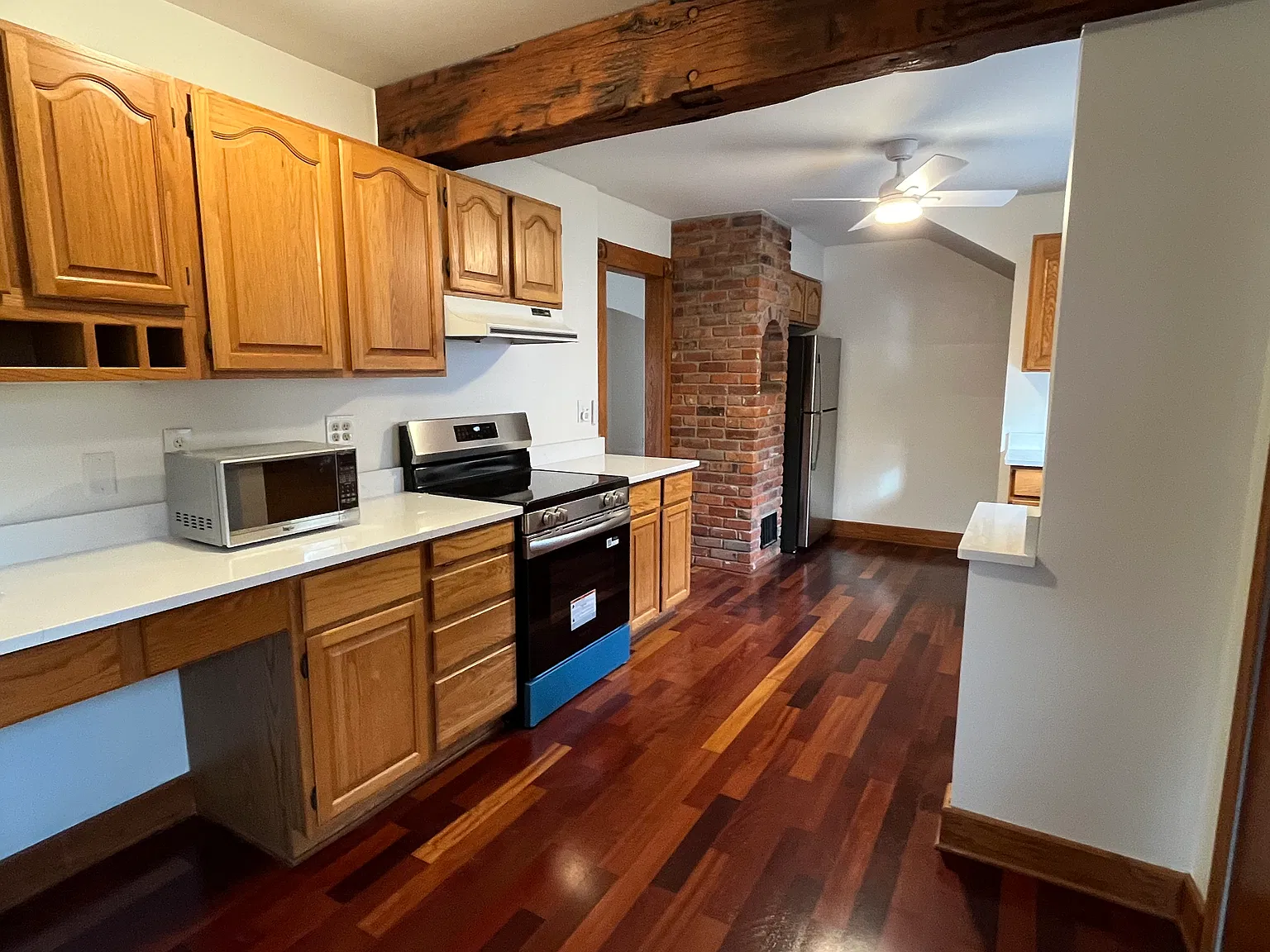 5 bed, 2320 sqft, $2,975 — Photo 2