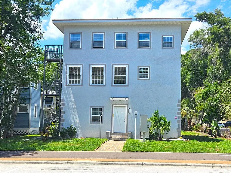 306 Turner St #1 — Photo 1