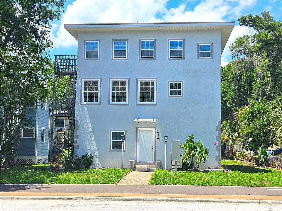 306 Turner St #1