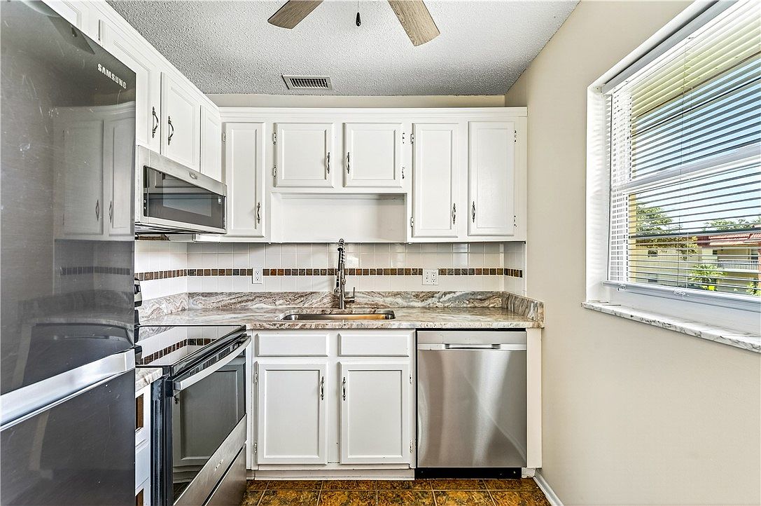 6 Vista Palm Ln APT 205