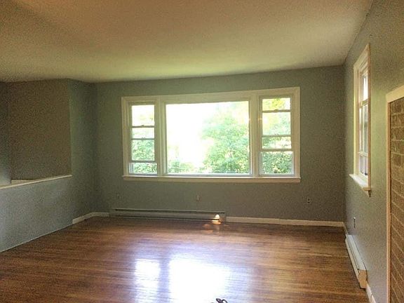 2 Floor level Apartment
Livingroom without furniture