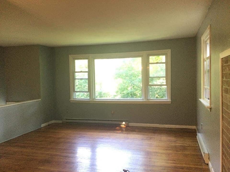 2 Floor level Apartment
Livingroom without furniture