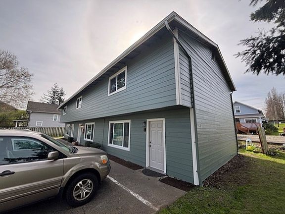 2nd image of 2083 Shuksan St APT 2