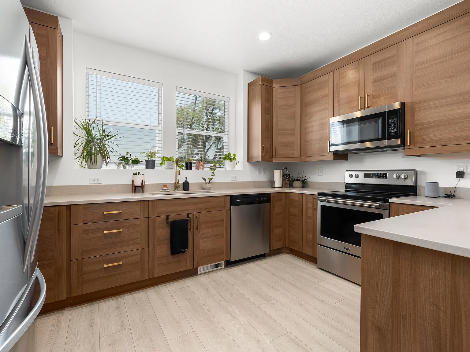 4 bed, 3.5 bath, 2300 sqft, $700 — Photo 3