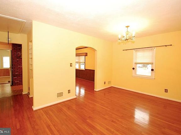 3rd image of 10109 Lewis Dr
