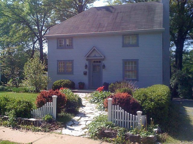 1st image of 720 Oakway Pl