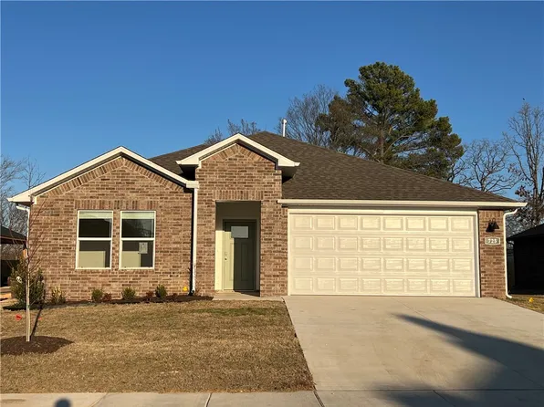 725 Picard Ave, Lowell, AR 72745