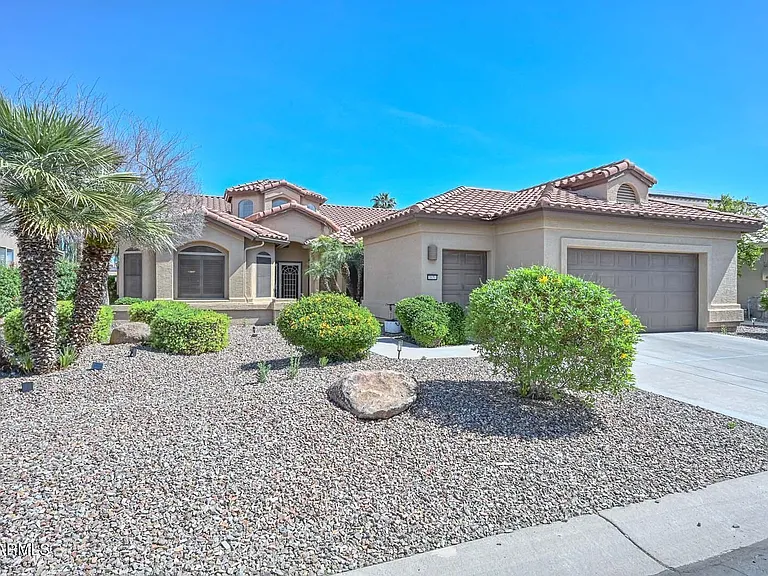 3171 N Palmer Dr — Photo 2