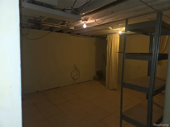 28350 Thorny Brae Rd, Farmington Hills, MI 48331