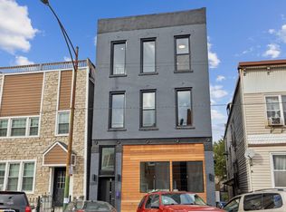 1310 W Erie St #2F, Chicago, IL 60642