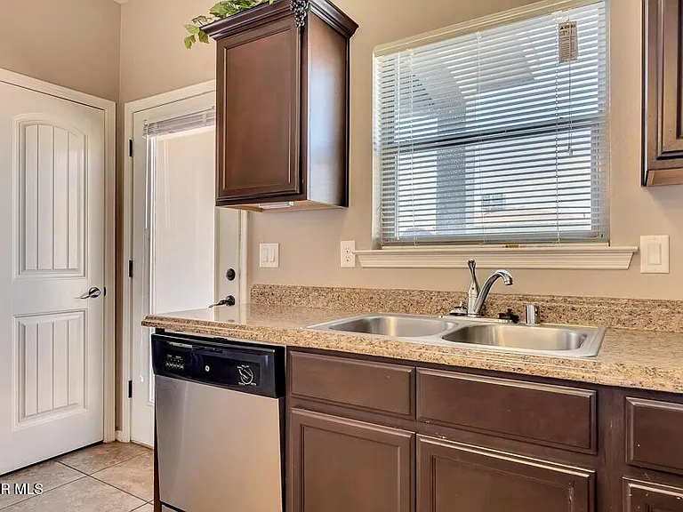 12921 Hueco Cave Dr — Photo 16