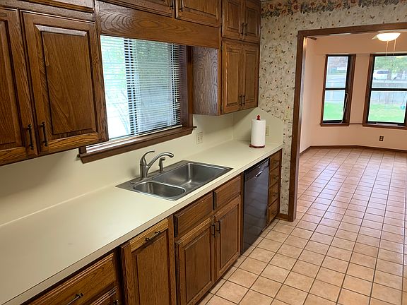 2nd image of 1401 Deacon Dr