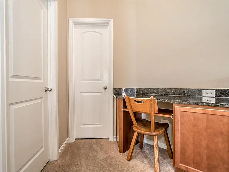 1405 Nightingale Dr — Photo 16