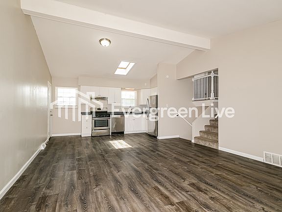 3rd image of 2 Sunridge Ln