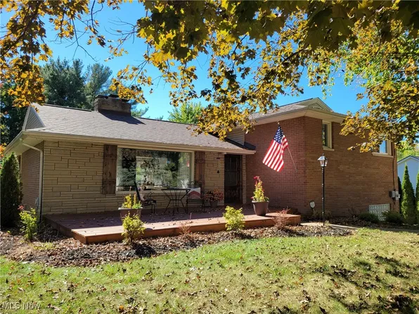 1402 Schneider St NW, North Canton, OH 44720