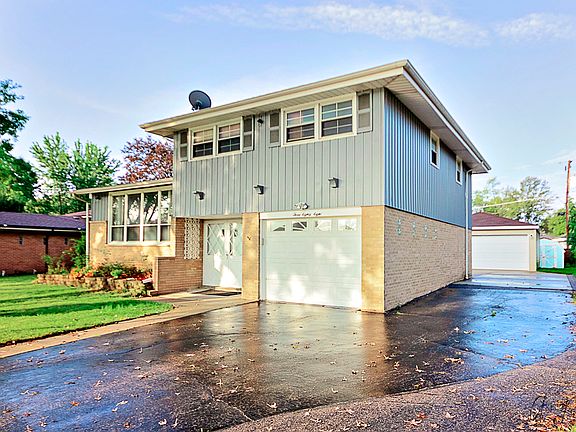 2nd image of 388 Lynn Ct