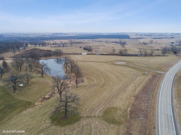 2818 W Dr, Parnell, IA 52325