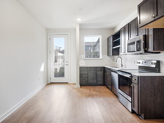 3rd image of 600 E Trinity Ln #6