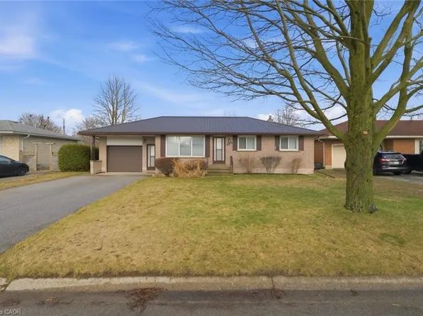 405 Adams Ave, Norfolk County, ON N4B 2Y8