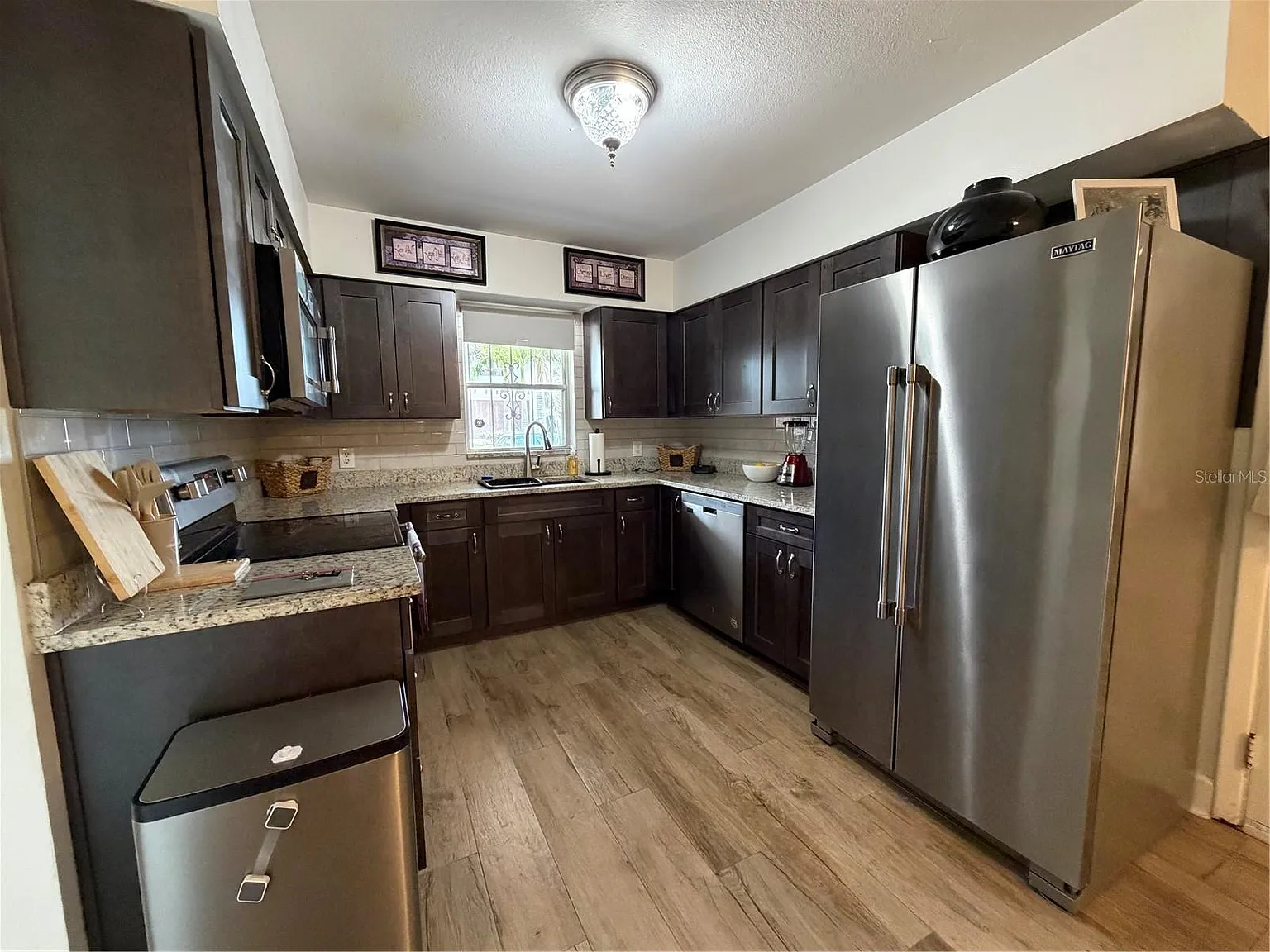 3 bed, 2.0 bath, 1155 sqft, $2,900 — Photo 3