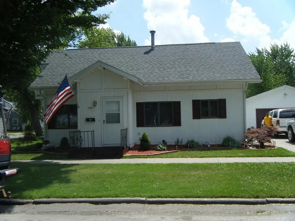 1310 E Smith St photo 1