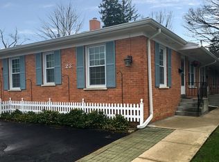 23 E Washington Ave APT 1, Lake Bluff, IL 60044