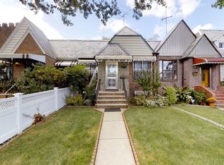 8425 Doran Ave, Ridgewood, NY 11385