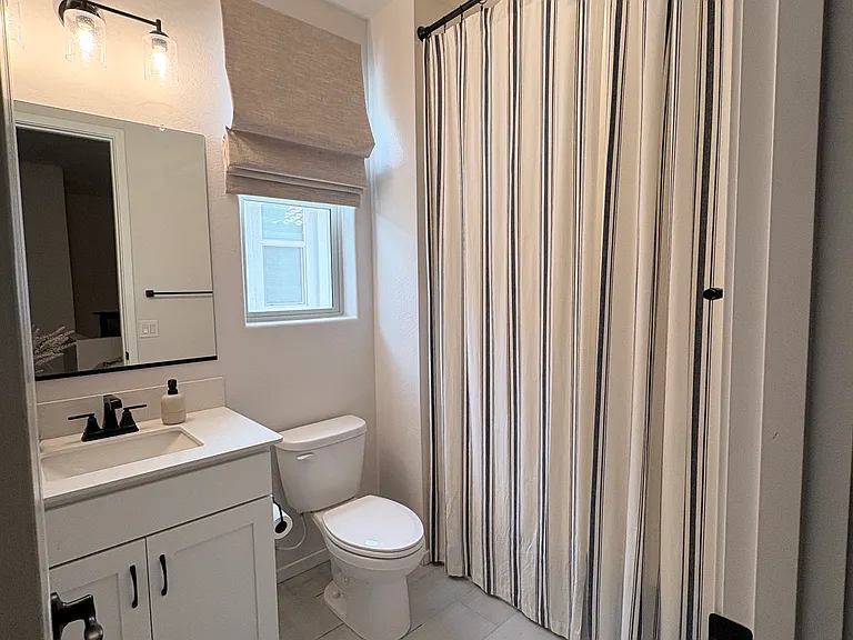 2929 N Evergreen St — Photo 18
