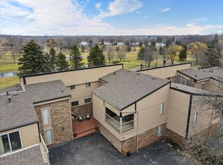 994 Golfview Ct, Rochester Hills, MI 48307