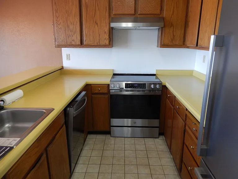 756 Stonegate Dr — Photo 2