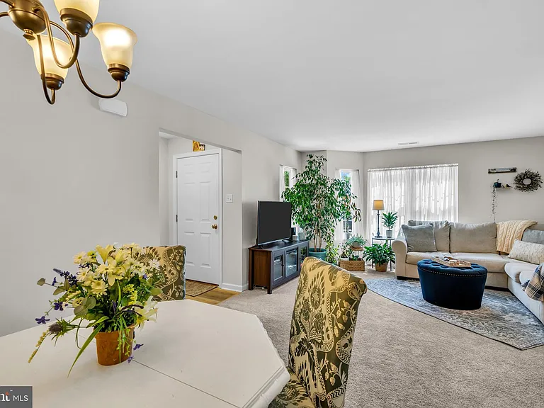 1307 Bennett Pl — Photo 15