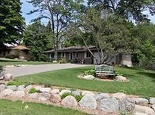 6781 Lochanburn Rd, Eden Prairie, MN 55346