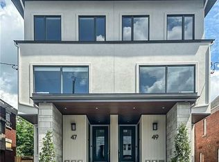 49 B Grosvenor Ave #1, Ottawa, ON K1S 4S1