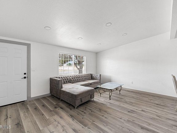 4th image of 27035 Jerome St