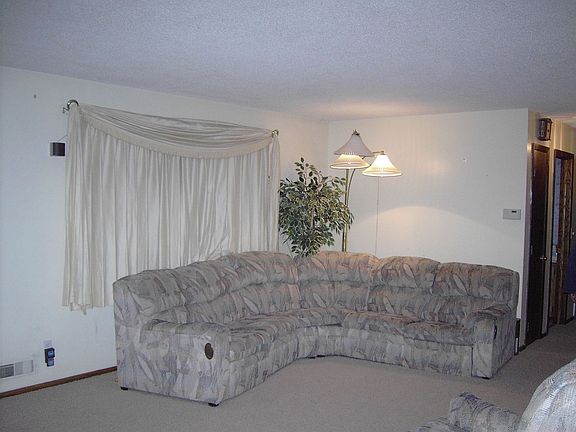 Beautiful, Spacious living Room