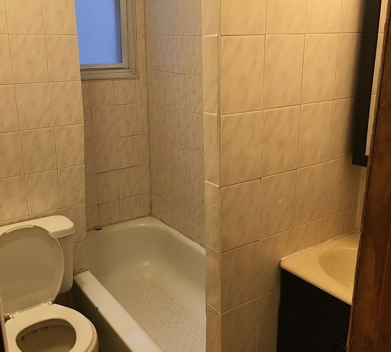 1st image of 2421 29th St APT 1F