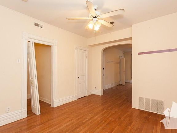 3rd image of 1050 W Cornelia Ave #01