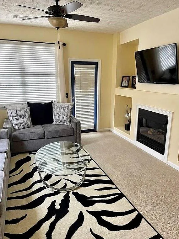 2 bed, 2.0 bath, 993 sqft, $1,699 — Photo 3