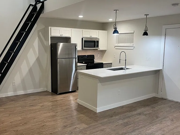 The Republic Apartments — Photo 14