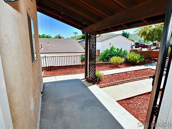 3rd image of 13921 Eisenhower Ave