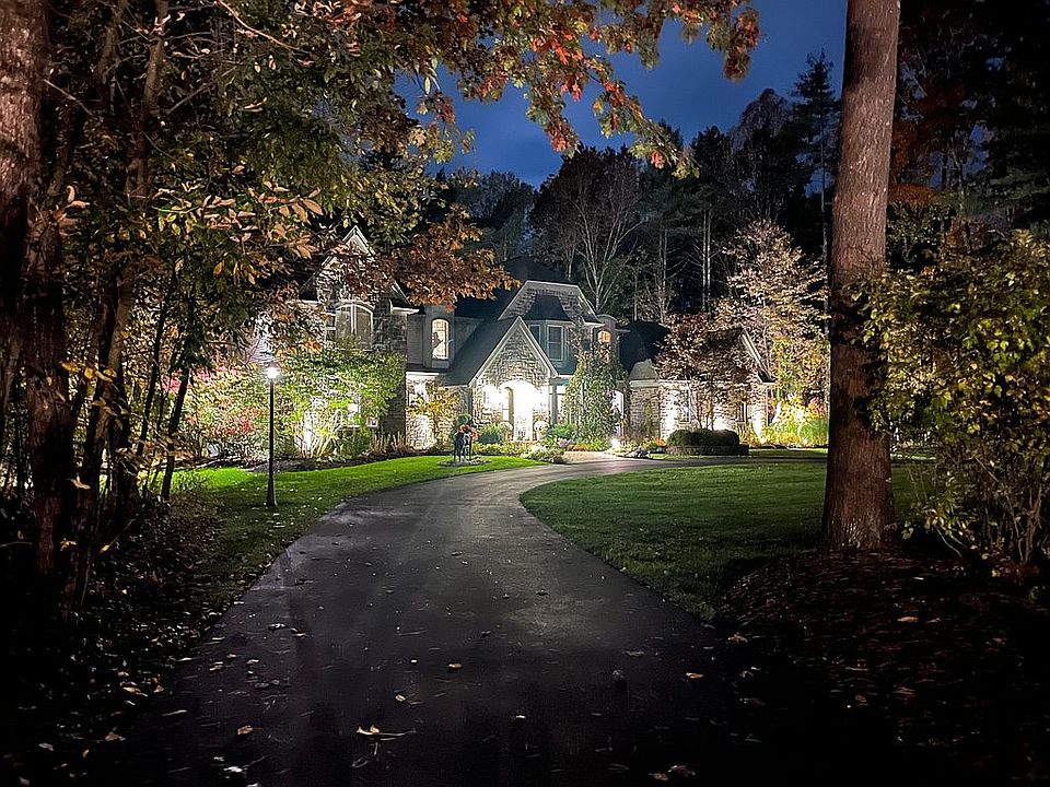 1st image of 3 Stony Brook Dr